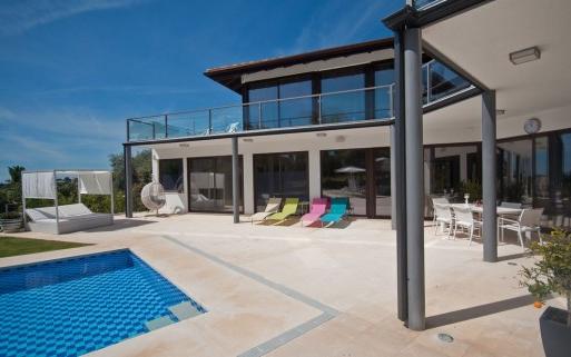 Right Casa Estate Agents Are Selling Breathtaking 5 bedroom villa in Nueva Andalucia