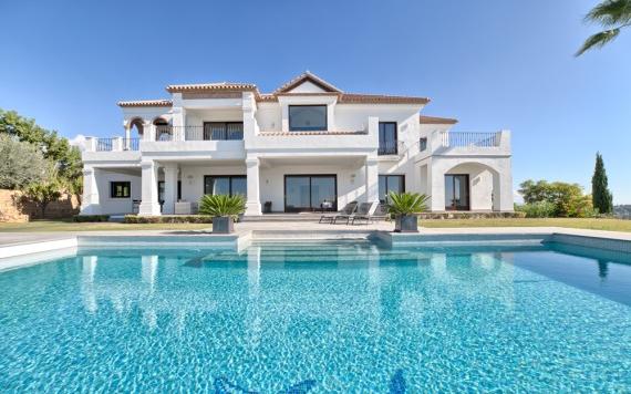 Right Casa Estate Agents Are Selling 905319 - Detached Villa For sale in Benahavís, Málaga, Spain