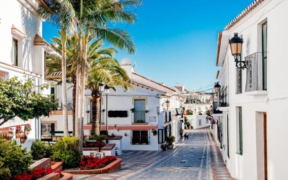 Right Casa Estate Agents Are Selling Charming 2-bedroom Ground Floor with Sunny Terrace and Garage in Benalmádena Pueblo